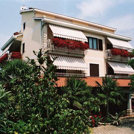 Haus Liliana Hotel Tar-Vabriga Exterior photo