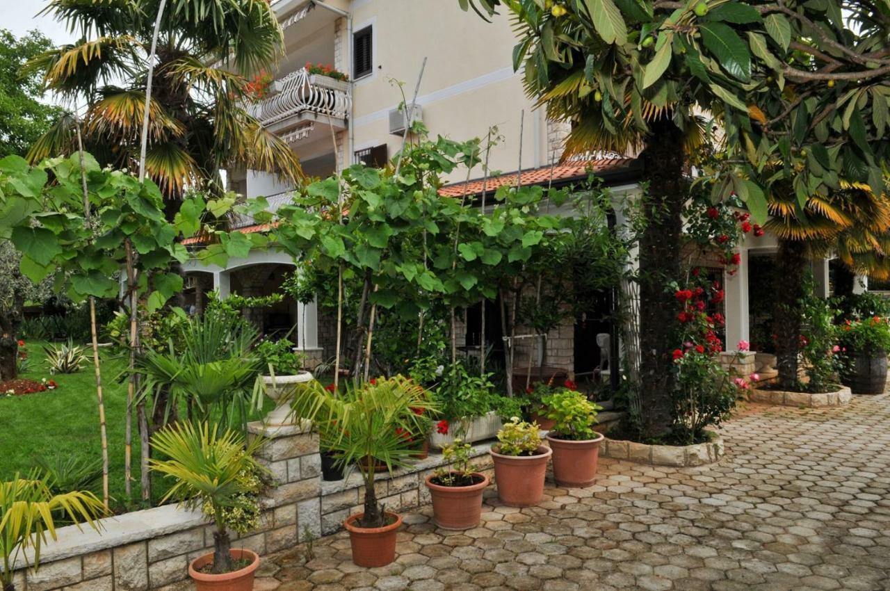 Haus Liliana Hotel Tar-Vabriga Exterior photo
