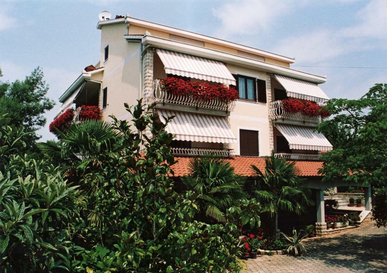 Haus Liliana Hotel Tar-Vabriga Exterior photo